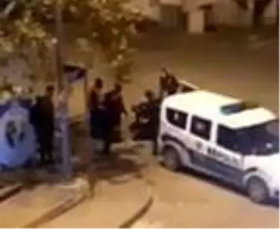 Sokağa çıkma kısıtlamasına uymayıp küfredince gözaltına alındılar Sokağa çıkma kısıtlamasına uymayıp küfredince gözaltına alındılar