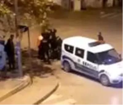 Sokağa çıkma kısıtlamasına uymayıp küfredince gözaltına alındılar Sokağa çıkma kısıtlamasına uymayıp küfredince gözaltına alındılar