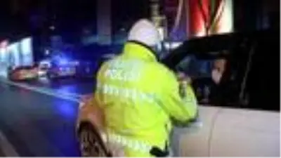 SOKAĞA ÇIKMA KISITLAMASINDA DENETİM; ALKOLLÜ VE EHLİYETSİZ YAKALANDI SOKAĞA ÇIKMA KISITLAMASINDA DENETİM; ALKOLLÜ VE EHLİYETSİZ YAKALANDI