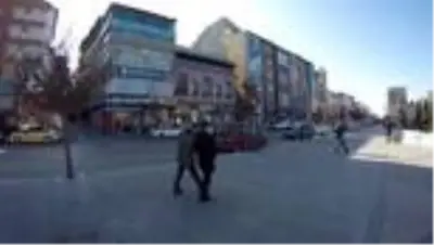 Sokağa çıkma kısıtlamasının bitmesiyle hareketlilik başladı Sokağa çıkma kısıtlamasının bitmesiyle hareketlilik başladı