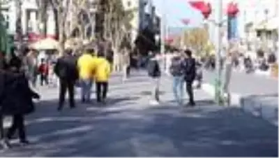 Son dakika haber: Sokağa çıkma kısıtlamasının bitmesiyle meydanlar hareketlendi Son dakika haber: Sokağa çıkma kısıtlamasının bitmesiyle meydanlar hareketlendi