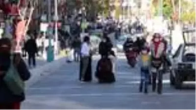 Son dakika haber: Sokağa çıkma kısıtlamasının bitmesiyle meydanlar hareketlendi Son dakika haber: Sokağa çıkma kısıtlamasının bitmesiyle meydanlar hareketlendi