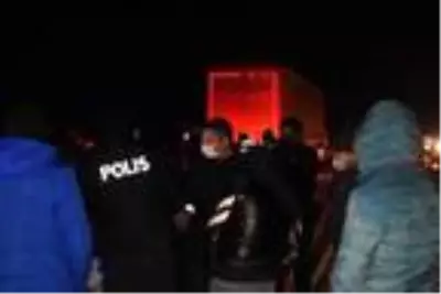 Sokağa çıkma yasağında otomobil yarışı için buluşan 63 kişiye ceza Sokağa çıkma yasağında otomobil yarışı için buluşan 63 kişiye ceza