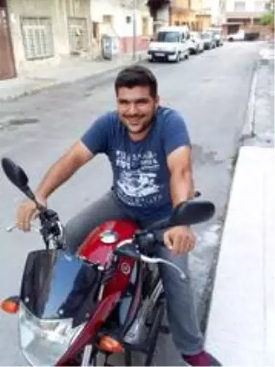 Sokak ortasında arkadaşını öldürdü Sokak ortasında arkadaşını öldürdü