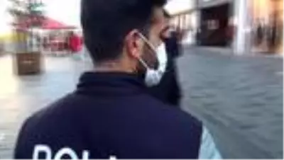 İstiklal Caddesi'nde korona virüs ve sigara denetimi İstiklal Caddesi'nde korona virüs ve sigara denetimi