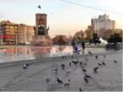 Taksim Meydanı ve İstiklal Caddesi turistlere kaldı Taksim Meydanı ve İstiklal Caddesi turistlere kaldı