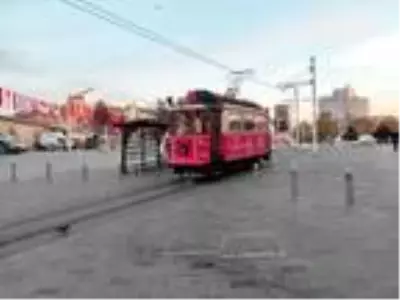 Taksim Meydanı ve İstiklal Caddesi turistlere kaldı Taksim Meydanı ve İstiklal Caddesi turistlere kaldı