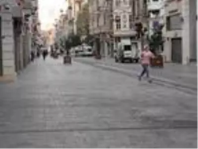 Taksim Meydanı ve İstiklal Caddesi turistlere kaldı Taksim Meydanı ve İstiklal Caddesi turistlere kaldı