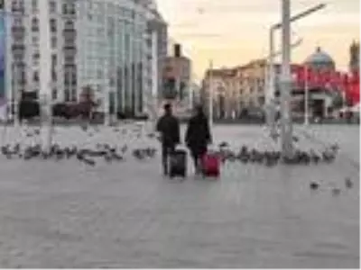 Taksim Meydanı ve İstiklal Caddesi turistlere kaldı Taksim Meydanı ve İstiklal Caddesi turistlere kaldı