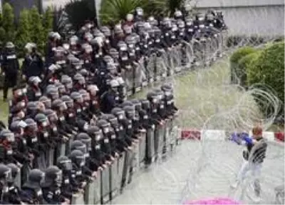 Tayland'da monarşi karşıtları yeniden sokaklarda Tayland'da monarşi karşıtları yeniden sokaklarda
