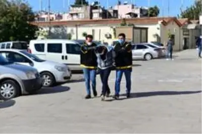 Kasiyere bıçak çekince kafasına turşu kavanozu yiyen gaspçı: Çalışanı tebrik edip kaçtım Kasiyere bıçak çekince kafasına turşu kavanozu yiyen gaspçı: Çalışanı tebrik edip kaçtım