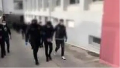 Son dakika haberleri! Uyuşturucu operasyonunda yakalanan 17 zanlıdan 11'i tutuklandı Son dakika haberleri! Uyuşturucu operasyonunda yakalanan 17 zanlıdan 11'i tutuklandı