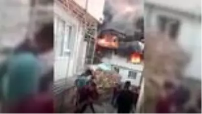 Son dakika haberleri | Yangında iki katlı ev kullanılamaz hale geldi Son dakika haberleri | Yangında iki katlı ev kullanılamaz hale geldi
