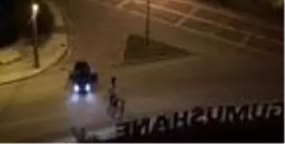 Yasağa rağmen yolda halay çektiler Yasağa rağmen yolda halay çektiler