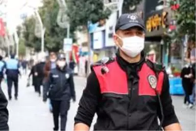 Yediği maske cezası sonrası verdiği cevap şok etti: 'İnşallah hepiniz yakalanır ceza yersiniz' Yediği maske cezası sonrası verdiği cevap şok etti: 'İnşallah hepiniz yakalanır ceza yersiniz'