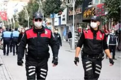Yediği maske cezası sonrası verdiği cevap şok etti: 'İnşallah hepiniz yakalanır ceza yersiniz' Yediği maske cezası sonrası verdiği cevap şok etti: 'İnşallah hepiniz yakalanır ceza yersiniz'