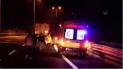 Yolcu otobüsü ile tır çarpıştı: 4 yaralı Yolcu otobüsü ile tır çarpıştı: 4 yaralı
