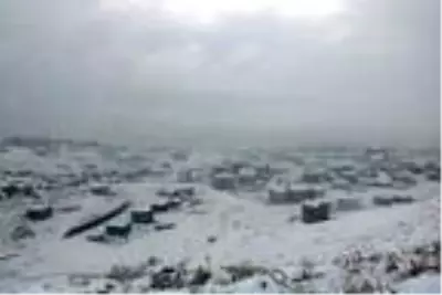 Yüksekovalılar, kar yağışıyla uyandı Yüksekovalılar, kar yağışıyla uyandı