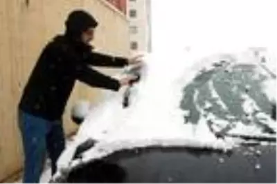 Yüksekovalılar, kar yağışıyla uyandı Yüksekovalılar, kar yağışıyla uyandı