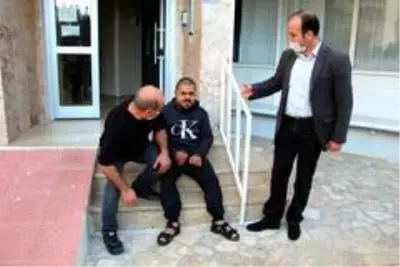 Zihinsel engelli gençlerin yaşadığı binada tahliye tartışması Zihinsel engelli gençlerin yaşadığı binada tahliye tartışması