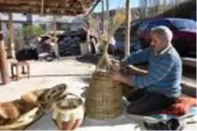 40 yıllık usta, söğüt dallarını sepete dönüştürüyor 40 yıllık usta, söğüt dallarını sepete dönüştürüyor