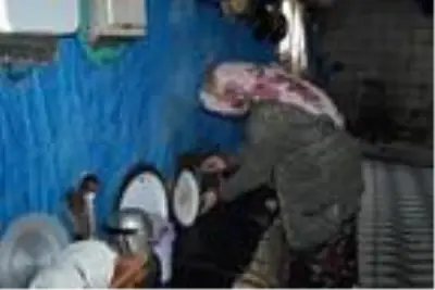 Son dakika haber... 6 çocuklu aile brandayla kaplı evde yaşıyor