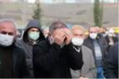 6'ncı kattan düşerek ölen Semih, gözyaşlarıyla uğurlandı 6'ncı kattan düşerek ölen Semih, gözyaşlarıyla uğurlandı