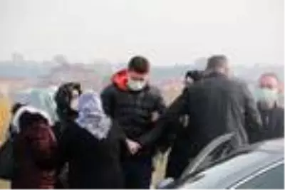 6'ncı kattan düşerek ölen Semih, gözyaşlarıyla uğurlandı 6'ncı kattan düşerek ölen Semih, gözyaşlarıyla uğurlandı