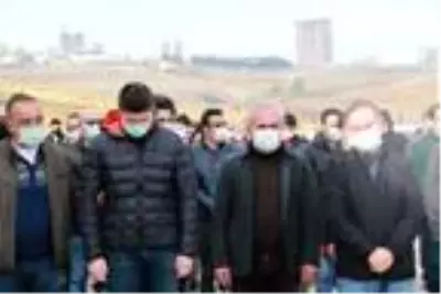6'ncı kattan düşerek ölen Semih, gözyaşlarıyla uğurlandı 6'ncı kattan düşerek ölen Semih, gözyaşlarıyla uğurlandı
