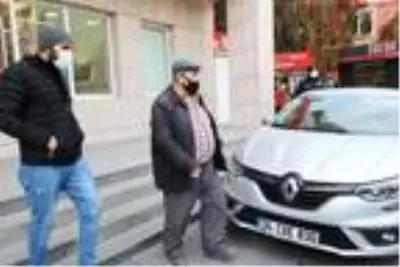 65 yaş kısıtlaması ve karantina ihlali, banka girişinde tespit edildi 65 yaş kısıtlaması ve karantina ihlali, banka girişinde tespit edildi