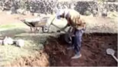 88 yaşındaki Aşır dede, azmiyle gençlere taş çıkartıyor 88 yaşındaki Aşır dede, azmiyle gençlere taş çıkartıyor