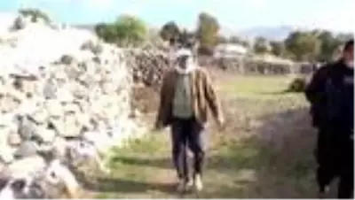 88 yaşındaki Aşır dede, azmiyle gençlere taş çıkartıyor 88 yaşındaki Aşır dede, azmiyle gençlere taş çıkartıyor