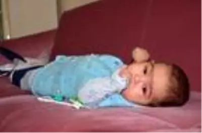 Ailesi, Aren'in yaşaması için yardım istiyor Ailesi, Aren'in yaşaması için yardım istiyor