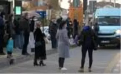 Altunizade Metrobüs Durağı'nda yoğunluk Altunizade Metrobüs Durağı'nda yoğunluk
