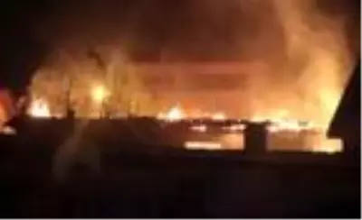Amasya'da ev yangında itfaiye eri yaralandı Amasya'da ev yangında itfaiye eri yaralandı