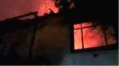 Amasya'da ev yangında itfaiye eri yaralandı Amasya'da ev yangında itfaiye eri yaralandı