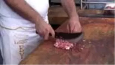 Asırlık dükkanda üç kuşaktır tescilli Tarsus kebabı yapıyorlar Asırlık dükkanda üç kuşaktır tescilli Tarsus kebabı yapıyorlar