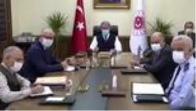 Bakan Akar'dan birlik komutanlarıyla video konferans toplantısı Bakan Akar'dan birlik komutanlarıyla video konferans toplantısı