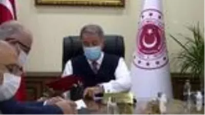 Bakan Akar'dan birlik komutanlarıyla video konferans toplantısı Bakan Akar'dan birlik komutanlarıyla video konferans toplantısı
