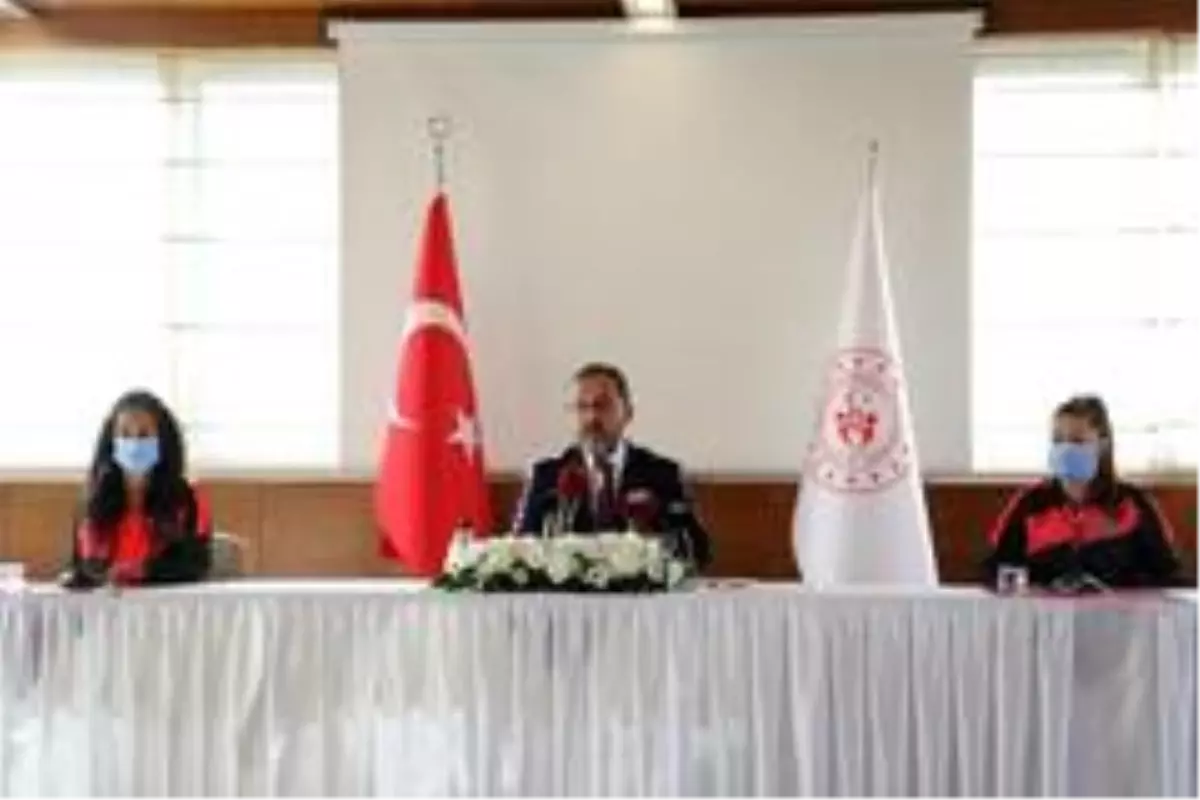 Son dakika haberi! Bakan Kasapoğlu, Yüksekova Belediyesporlu futbolcuları kabul etti