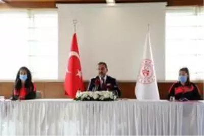 Son dakika haberi! Bakan Kasapoğlu, Yüksekova Belediyesporlu futbolcuları kabul etti Son dakika haberi! Bakan Kasapoğlu, Yüksekova Belediyesporlu futbolcuları kabul etti