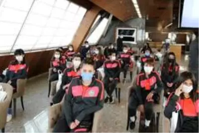 Son dakika haberi! Bakan Kasapoğlu, Yüksekova Belediyesporlu futbolcuları kabul etti Son dakika haberi! Bakan Kasapoğlu, Yüksekova Belediyesporlu futbolcuları kabul etti