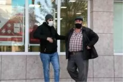 Bankaya girmeye çalışan korona virüslü adam HES kodu sayesinde yakalandı Bankaya girmeye çalışan korona virüslü adam HES kodu sayesinde yakalandı