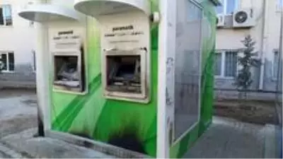 Bankaya sinirlenip ATM'yi yakmak istedi Bankaya sinirlenip ATM'yi yakmak istedi