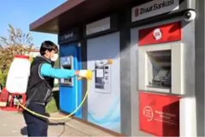 Başiskele'de dezenfekte çalışmaları devam ediyor Başiskele'de dezenfekte çalışmaları devam ediyor