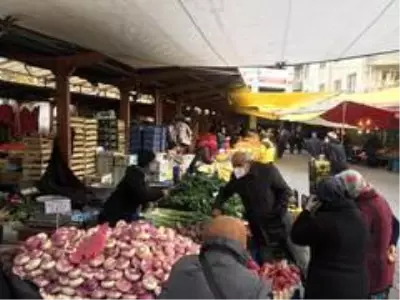 Başkan Bozkurt Pazar yerini denetledi Başkan Bozkurt Pazar yerini denetledi