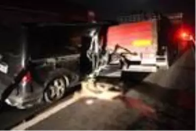Bolu'da TIR'a çarpan minibüsteki 2 kişi öldü, 3 kişi de yaralandı Bolu'da TIR'a çarpan minibüsteki 2 kişi öldü, 3 kişi de yaralandı