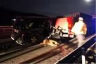 Bolu'da TIR'a çarpan minibüsteki 2 kişi öldü, 3 kişi de yaralandı Bolu'da TIR'a çarpan minibüsteki 2 kişi öldü, 3 kişi de yaralandı