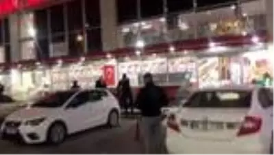 Son dakika haberi! Boşanma aşamasındaki eşini silahla vurarak öldüren kişi intihar girişiminde bulundu Son dakika haberi! Boşanma aşamasındaki eşini silahla vurarak öldüren kişi intihar girişiminde bulundu