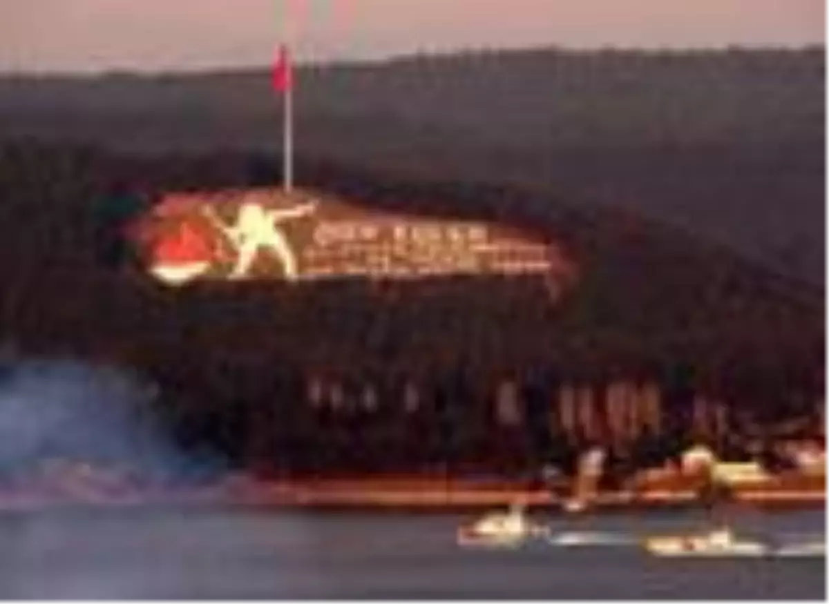 Bulgar devriye gemisi 'Krajmorje' Çanakkale Boğazı'ndan geçti